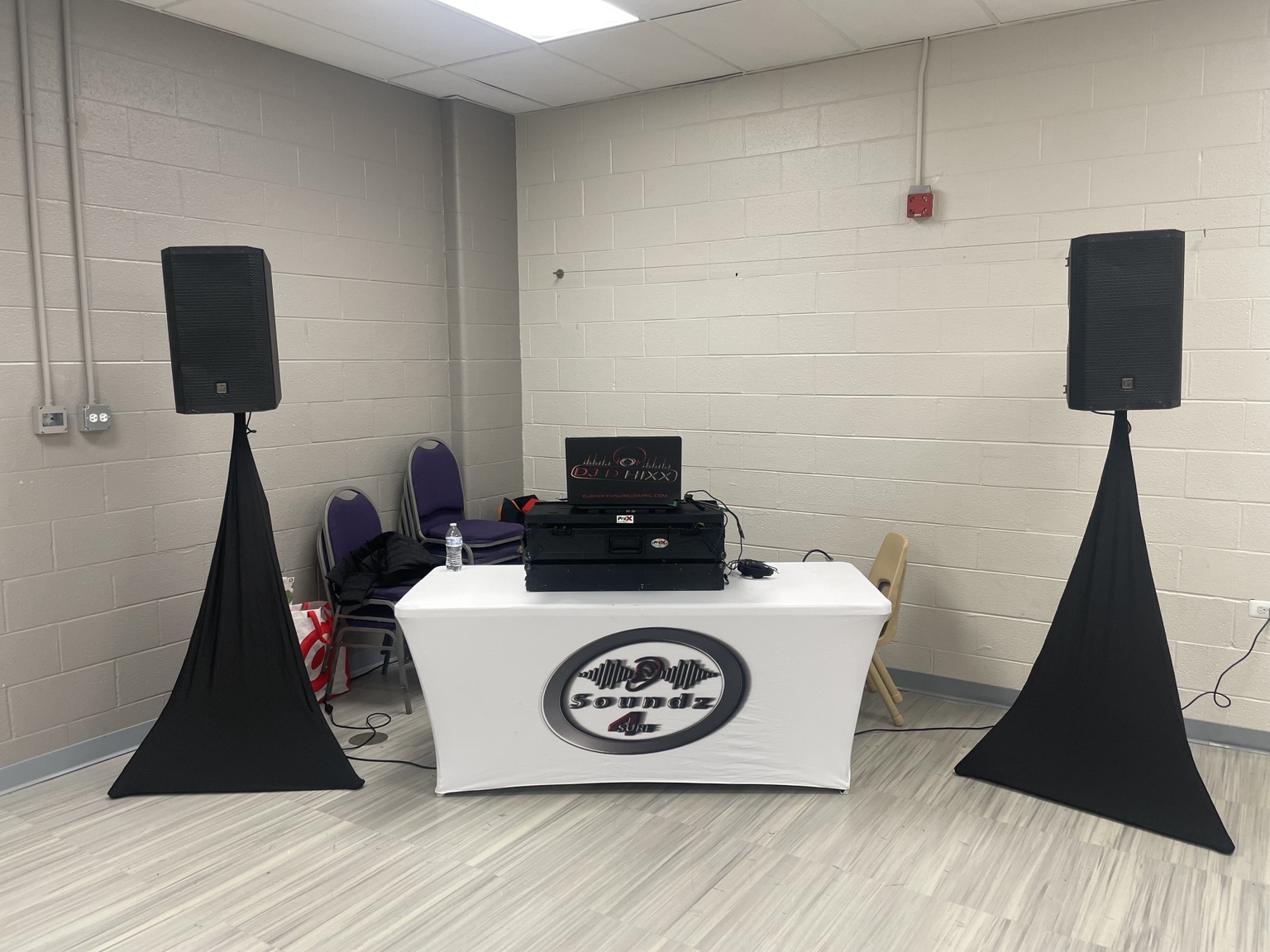 Indoor DJ setup by Truss In Us Events